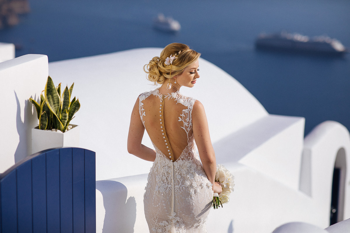 editorial wedding photos in Santorini