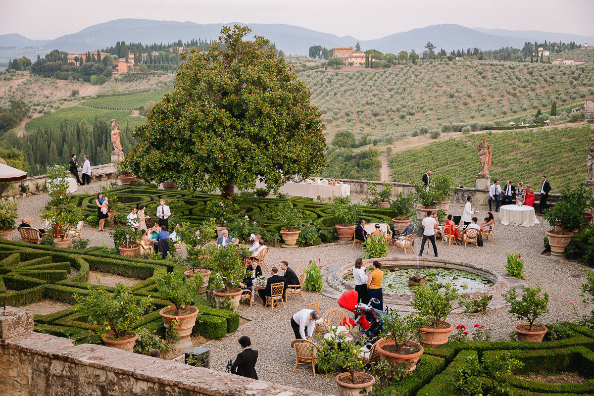 Tuscany villa wedding 